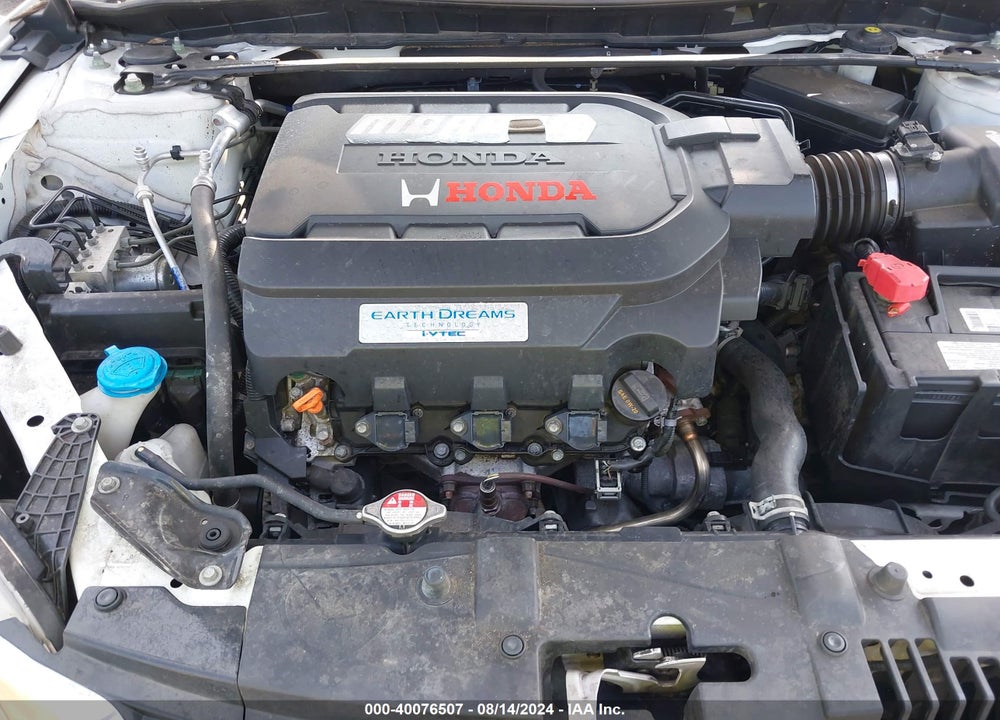 2015 HONDA ACCORD VIN: 1HGCR3F98FA037702