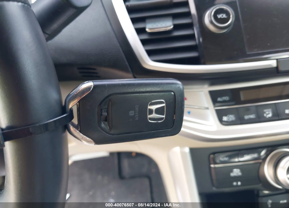 2015 HONDA ACCORD VIN: 1HGCR3F98FA037702