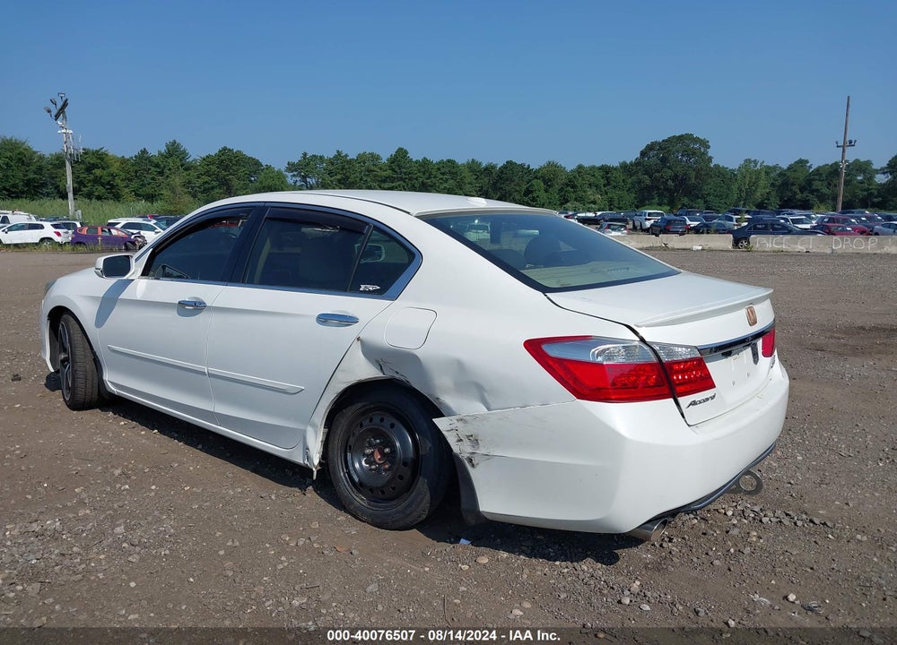 2015 HONDA ACCORD VIN: 1HGCR3F98FA037702