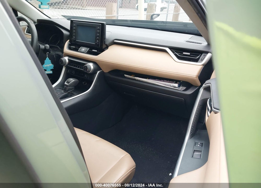2019 TOYOTA RAV4 XLE PREMIUM VIN: 2T3C1RFV5KW048982