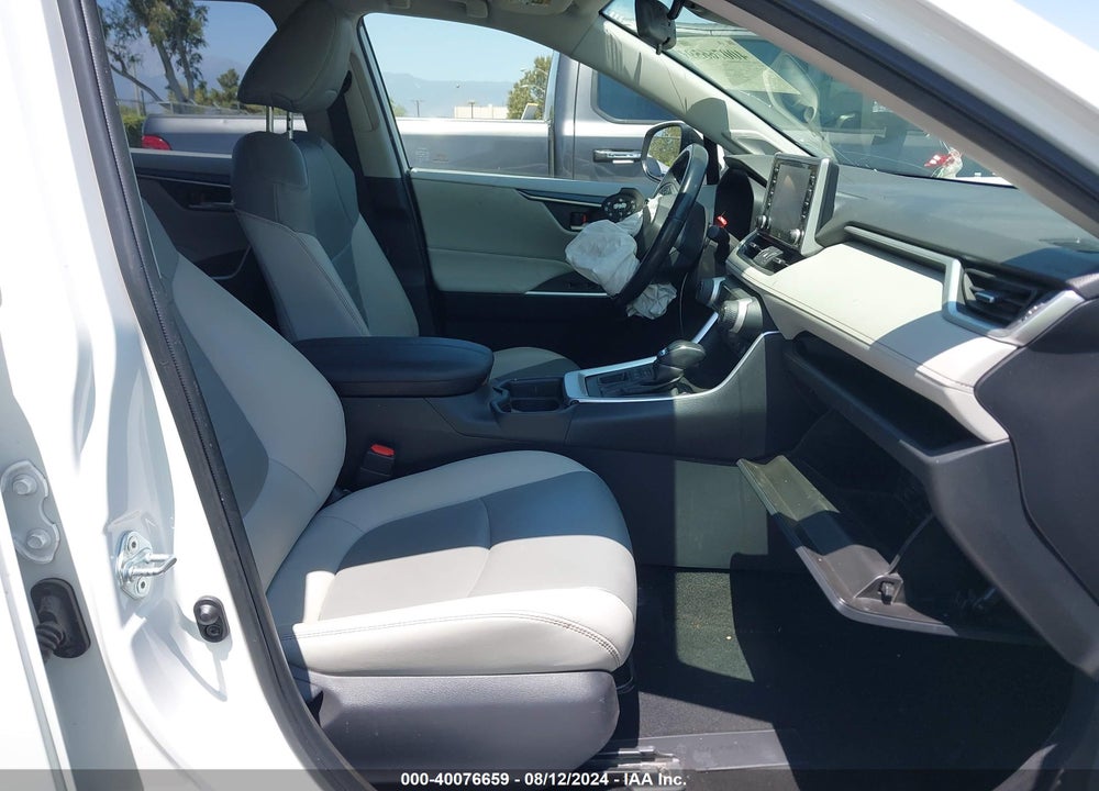 2020 TOYOTA RAV4 XLE PREMIUM VIN: JTMA1RFV4LD060000