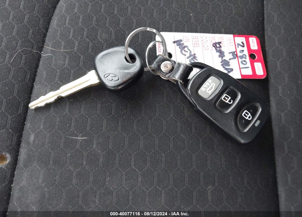 2019 HYUNDAI ELANTRA SE VIN: 5NPD74LF7KH440453