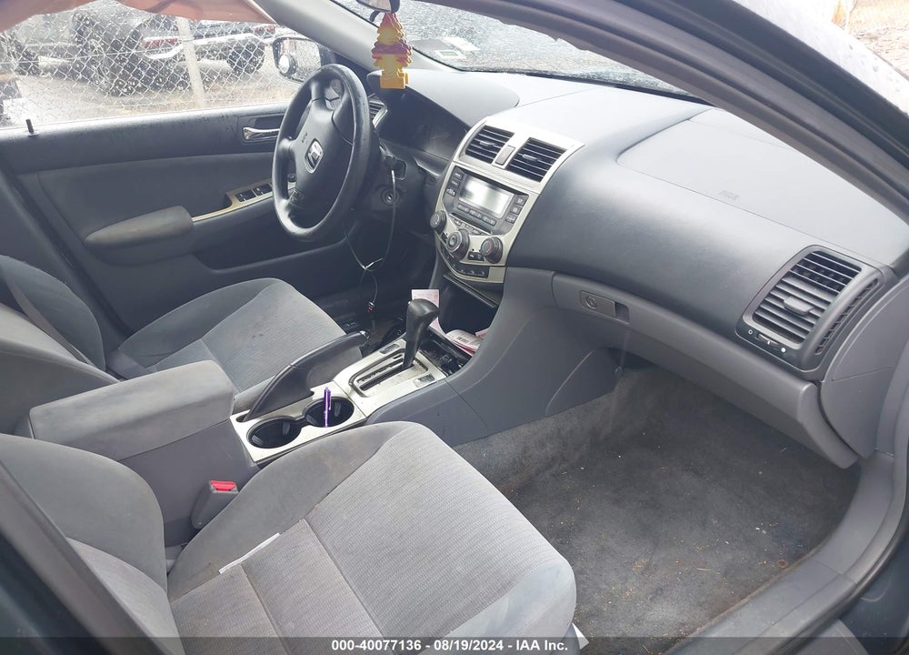 2005 HONDA ACCORD 2.4 LX VIN: 1HGCM56435A196527