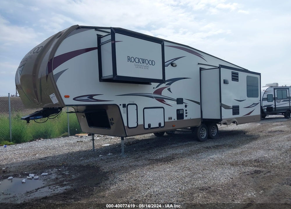 2018 FOREST RIVER ROCKWOOD 8298WS VIN: 4X4FRLE2XJ1877905