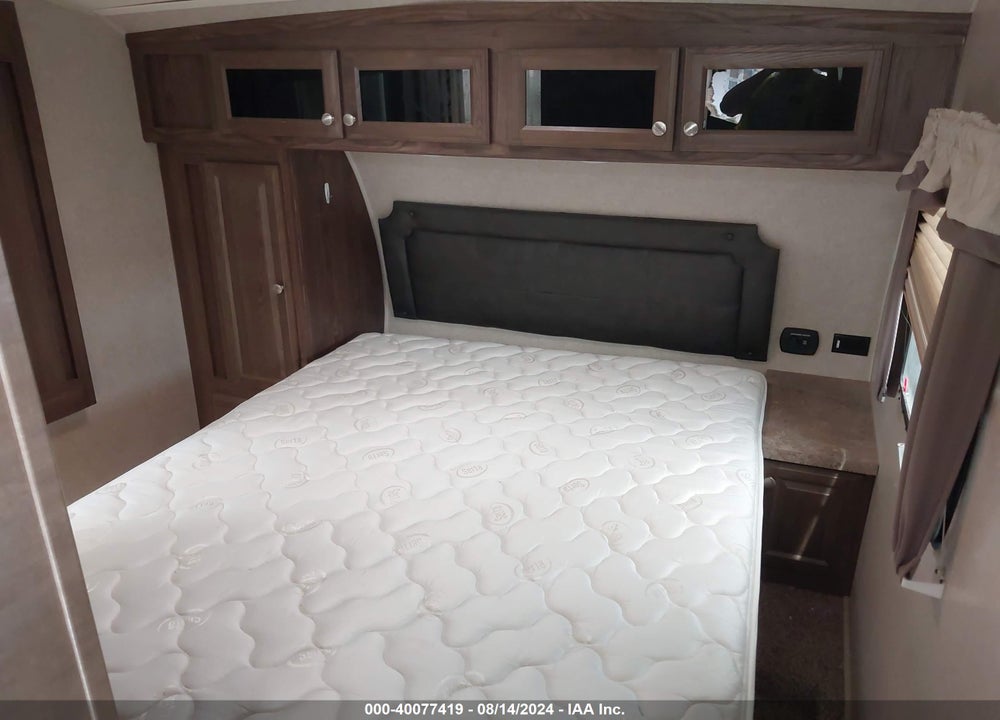 2018 FOREST RIVER ROCKWOOD 8298WS VIN: 4X4FRLE2XJ1877905