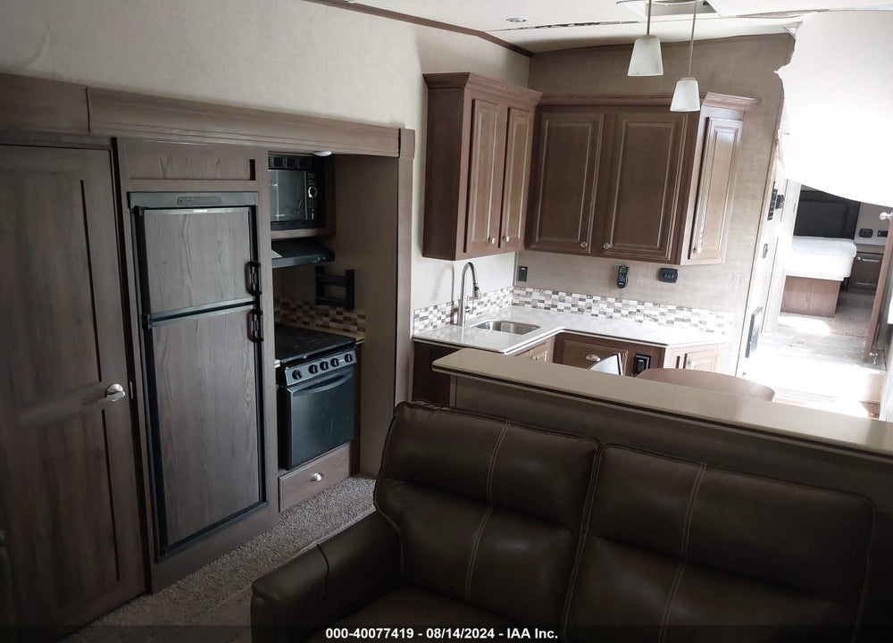 2018 FOREST RIVER ROCKWOOD 8298WS VIN: 4X4FRLE2XJ1877905