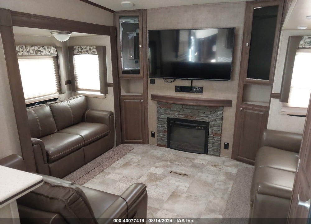 2018 FOREST RIVER ROCKWOOD 8298WS VIN: 4X4FRLE2XJ1877905