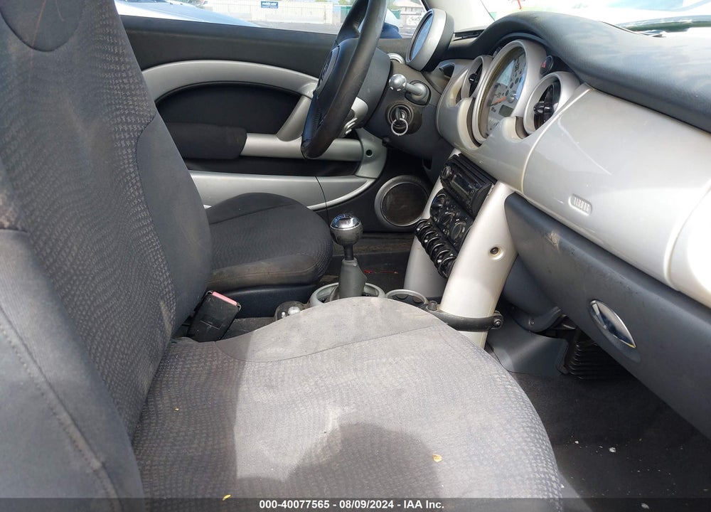2004 MINI COOPER VIN: WMWRC33454TC51230
