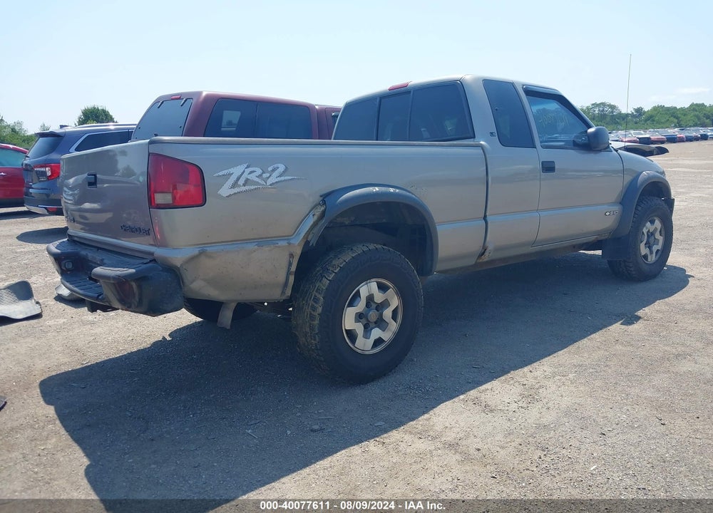 2002 CHEVROLET S-10 LS VIN: 1GCCT19W828222159