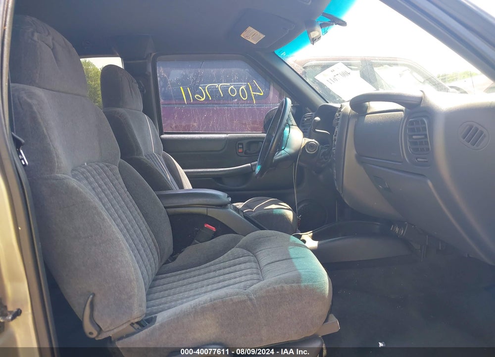 2002 CHEVROLET S-10 LS VIN: 1GCCT19W828222159