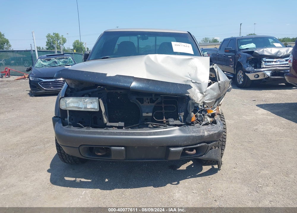 2002 CHEVROLET S-10 LS VIN: 1GCCT19W828222159