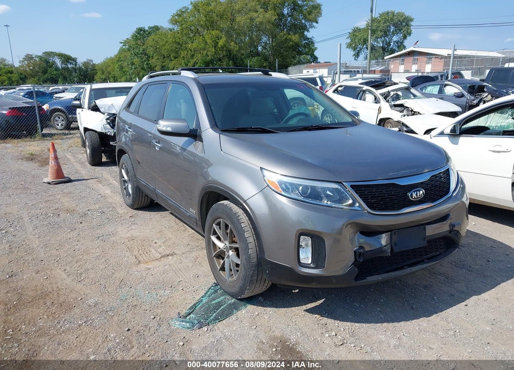 2015 KIA SORENTO LX VIN: 5XYKTCA61FG572542