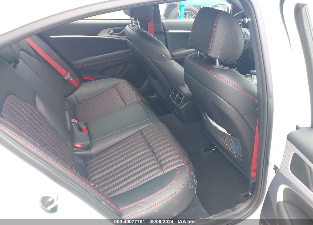 2022 GENESIS G70 3.3T AWD VIN: KMTG54TE4NU102806