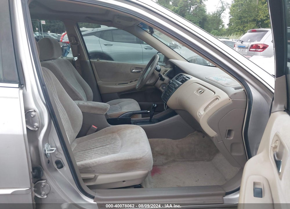 1998 HONDA ACCORD EX VIN: 1HGCG5653WA057063