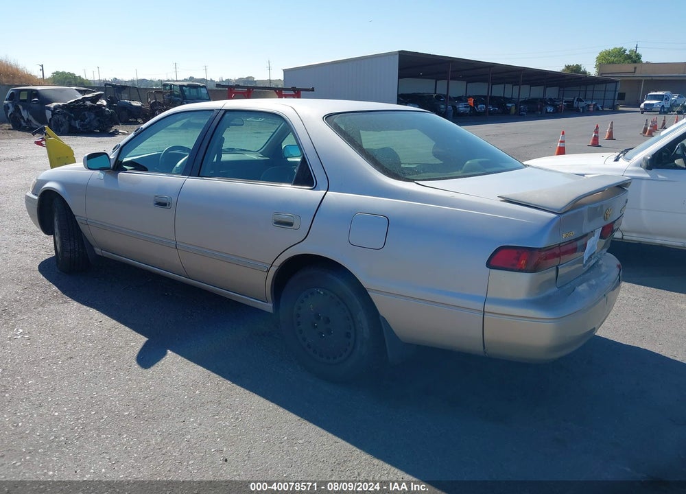 1997 TOYOTA CAMRY LE VIN: 4T1BG22K1VU094075