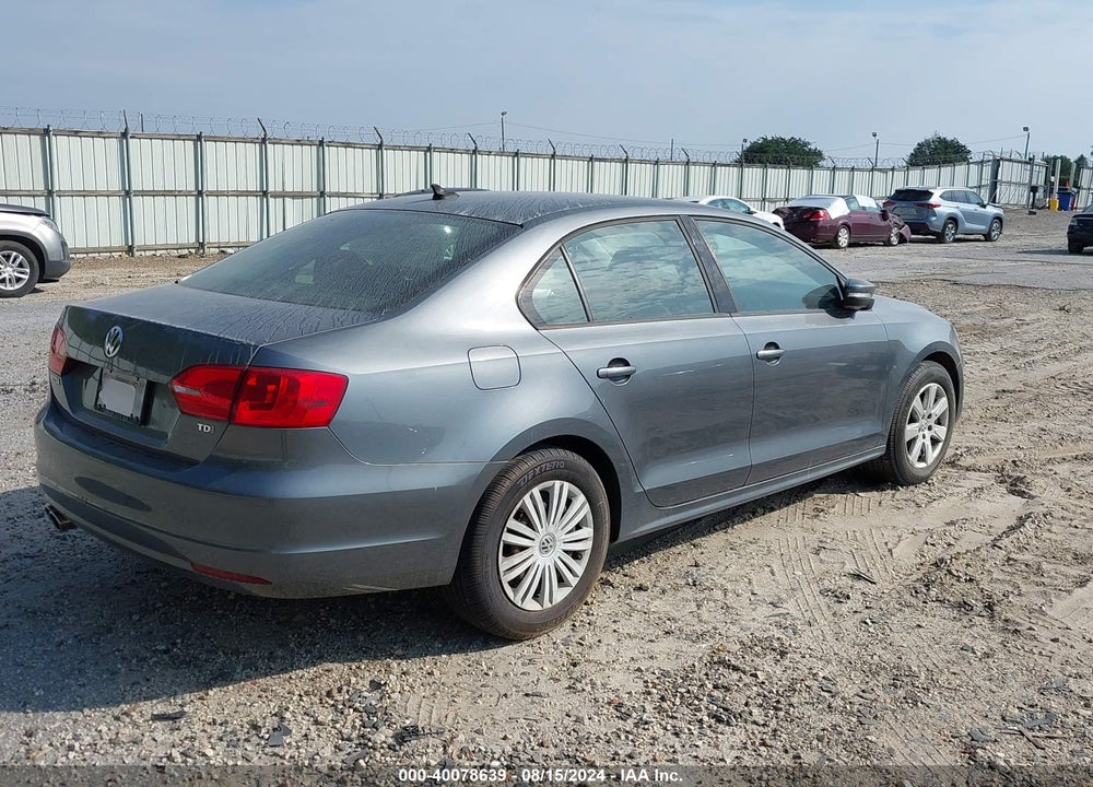 2011 VOLKSWAGEN JETTA 2.0L TDI VIN: 3VWLL7AJ9BM049781