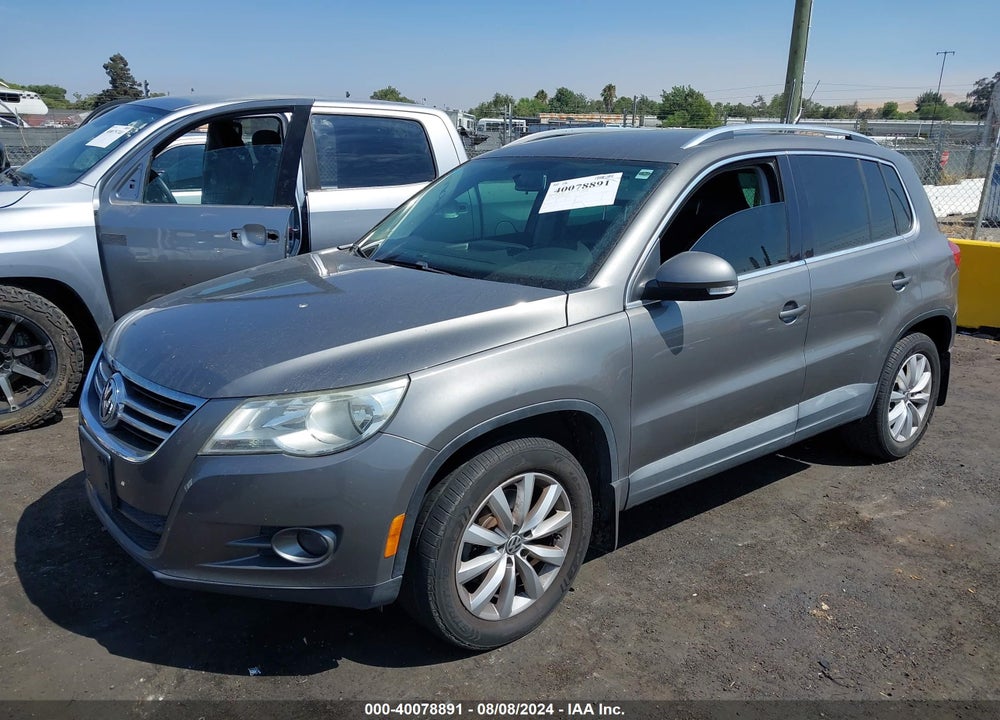 2011 VOLKSWAGEN TIGUAN SE VIN: WVGAV7AX5BW555855