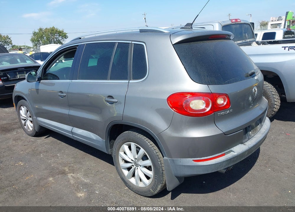 2011 VOLKSWAGEN TIGUAN SE VIN: WVGAV7AX5BW555855