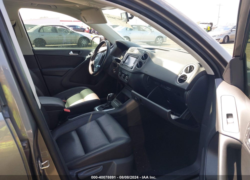2011 VOLKSWAGEN TIGUAN SE VIN: WVGAV7AX5BW555855