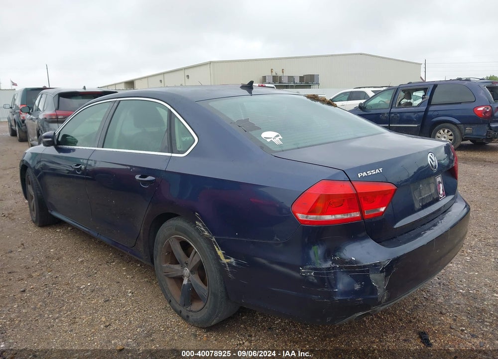2013 VOLKSWAGEN PASSAT VIN: 1VWBP7A39DC067672