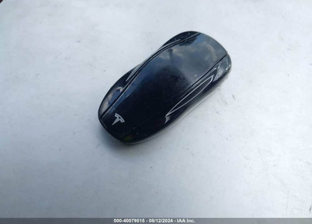 2015 TESLA MODEL S VIN: 5YJSA1H14FF099425