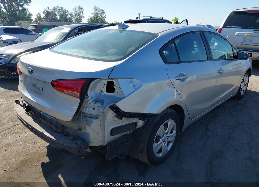 2018 KIA FORTE VIN: 3KPFL4A70JE198429