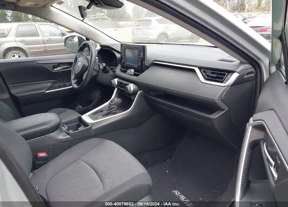 2020 TOYOTA RAV4 XLE VIN: 2T3W1RFV4LC038685