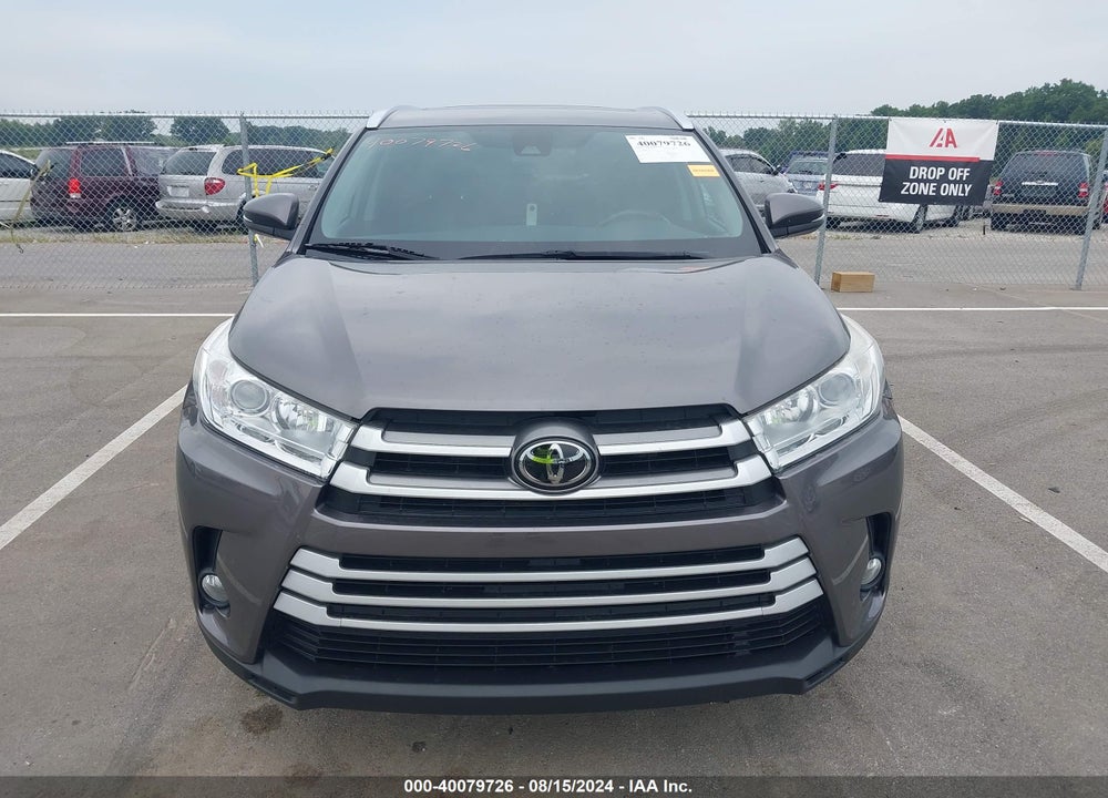 2018 TOYOTA HIGHLANDER XLE VIN: 5TDJZRFH7JS532310