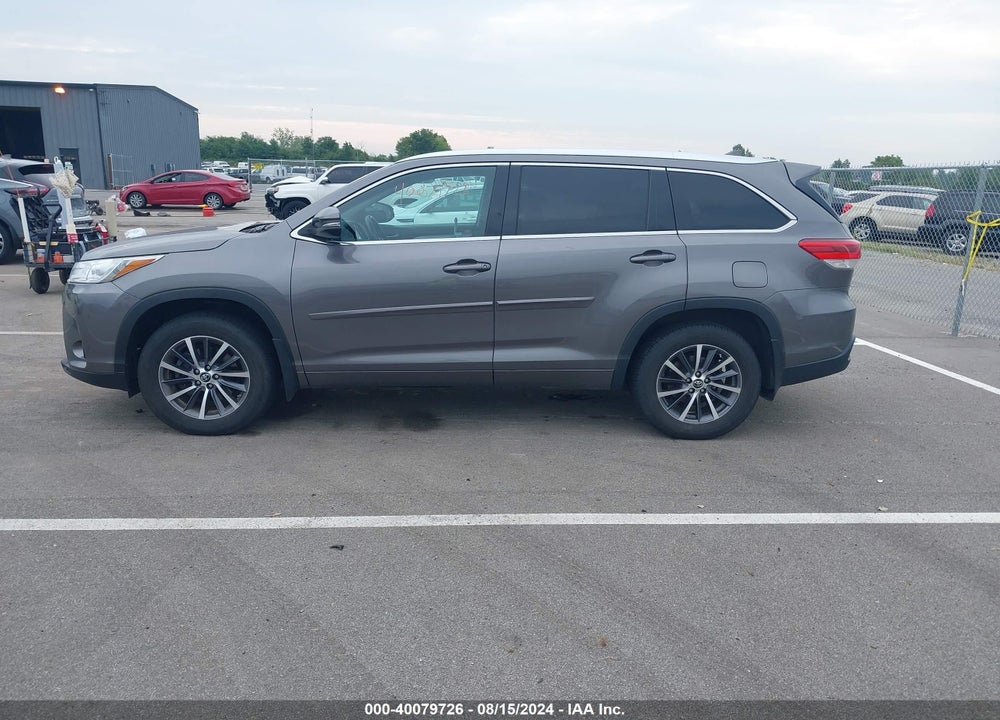 2018 TOYOTA HIGHLANDER XLE VIN: 5TDJZRFH7JS532310