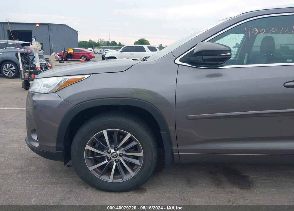 2018 TOYOTA HIGHLANDER XLE VIN: 5TDJZRFH7JS532310