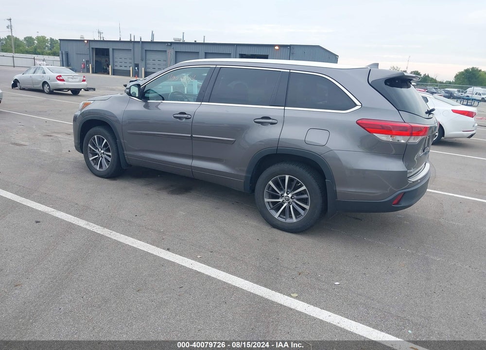 2018 TOYOTA HIGHLANDER XLE VIN: 5TDJZRFH7JS532310