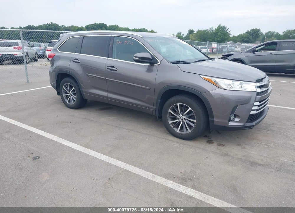 2018 TOYOTA HIGHLANDER XLE VIN: 5TDJZRFH7JS532310