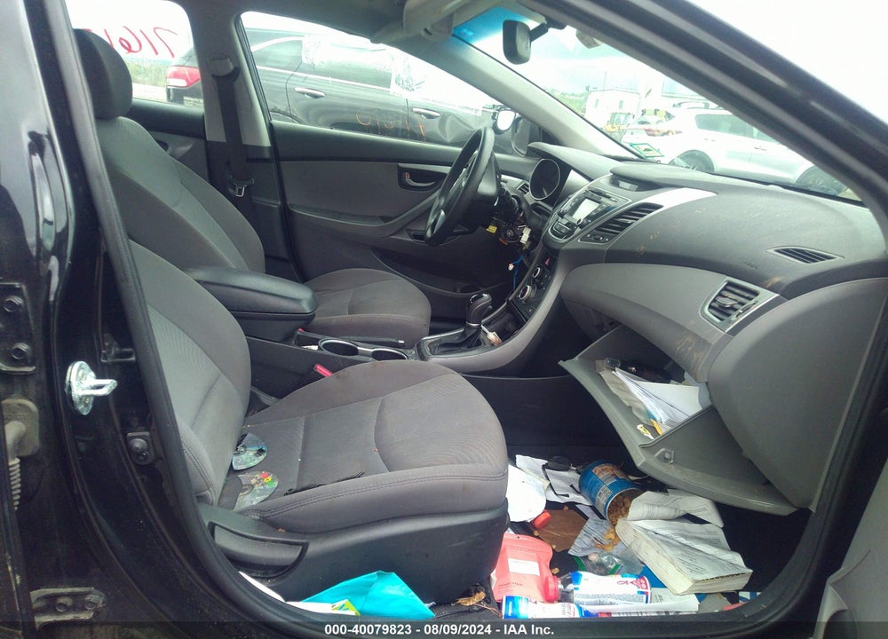 2014 HYUNDAI ELANTRA VIN: 5NPDH4AE4EH483031