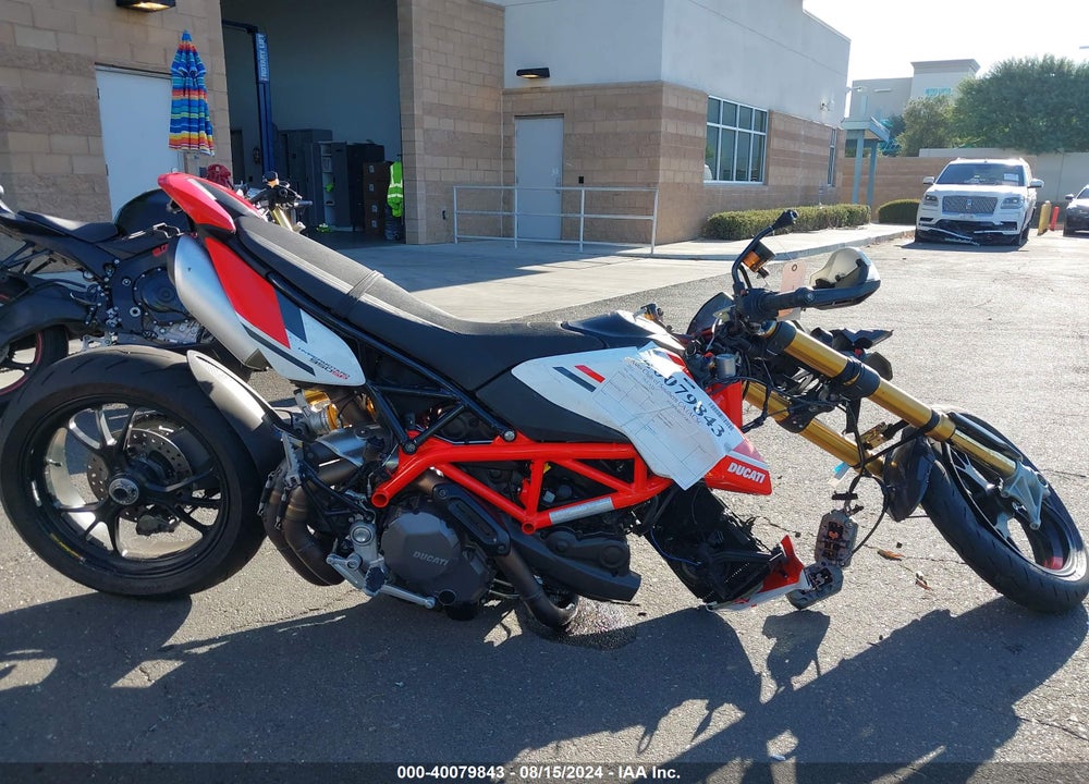 2022 DUCATI HYPERMOTARD 950/950 SP VIN: ZDMBAJDT4NB008750