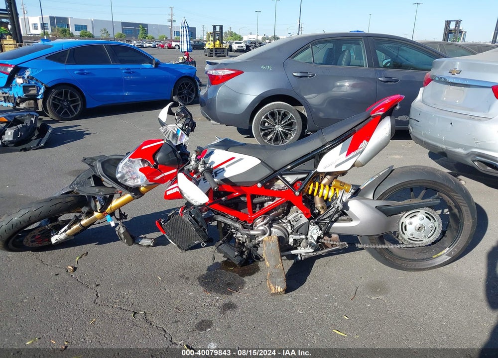 2022 DUCATI HYPERMOTARD 950/950 SP VIN: ZDMBAJDT4NB008750