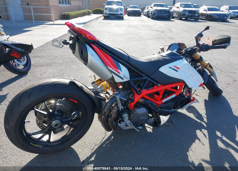 2022 DUCATI HYPERMOTARD 950/950 SP VIN: ZDMBAJDT4NB008750