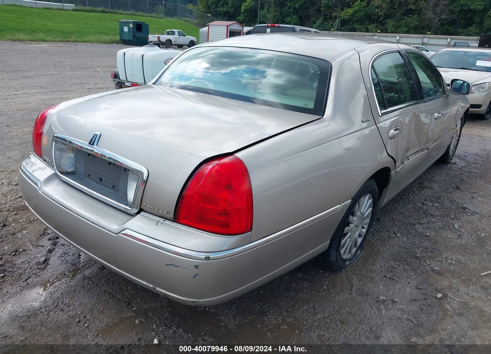 2003 LINCOLN TOWN CAR EXECUTIVE VIN: 1LNHM81W93Y604575