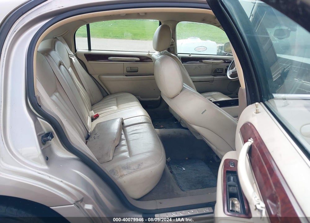 2003 LINCOLN TOWN CAR EXECUTIVE VIN: 1LNHM81W93Y604575