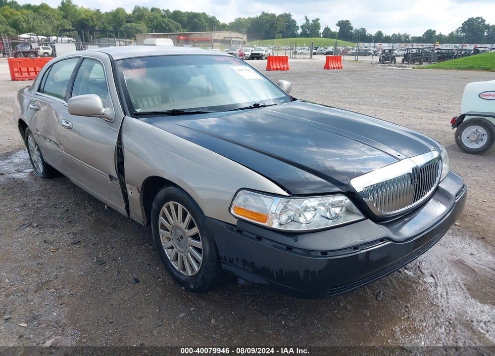 2003 LINCOLN TOWN CAR EXECUTIVE VIN: 1LNHM81W93Y604575