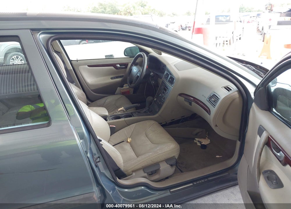2001 VOLVO V70 2.4 VIN: YV1SW61NX12055818