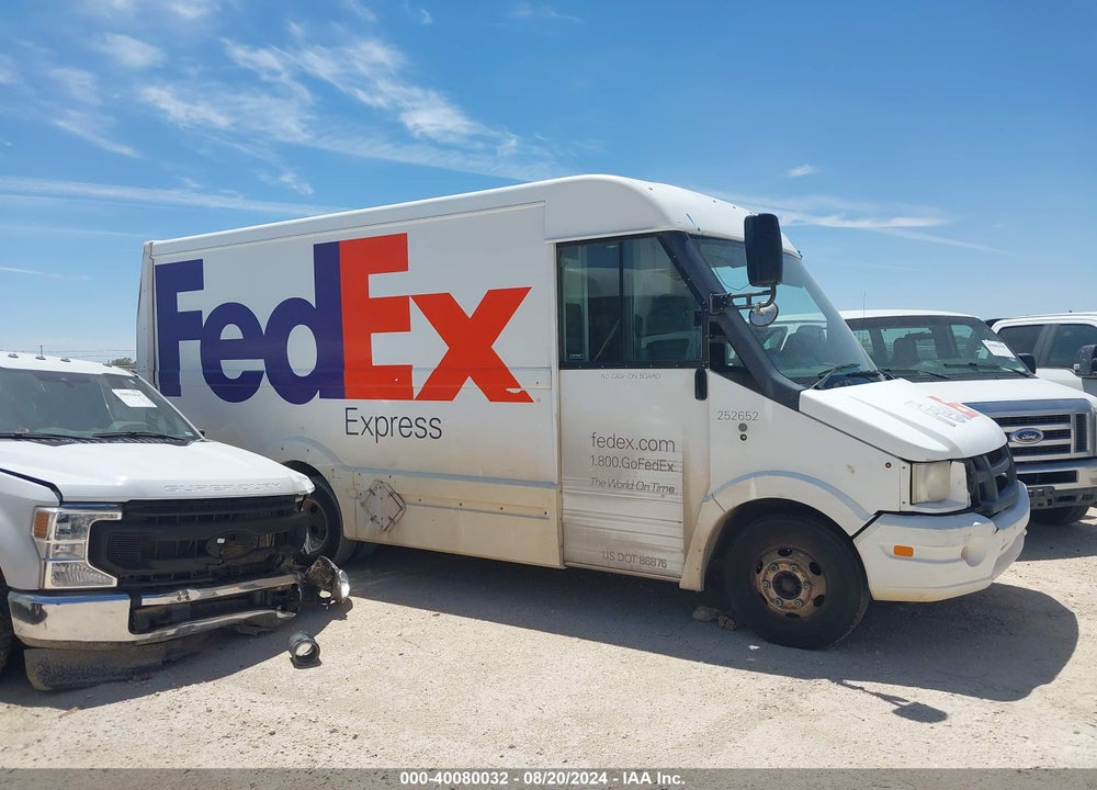 2013 ISUZU COMMERCIAL VAN VIN: JALB4T17XD7W01406