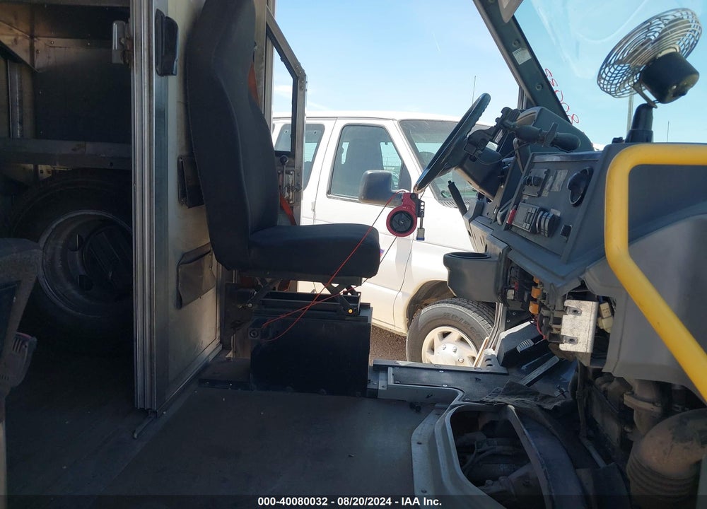 2013 ISUZU COMMERCIAL VAN VIN: JALB4T17XD7W01406