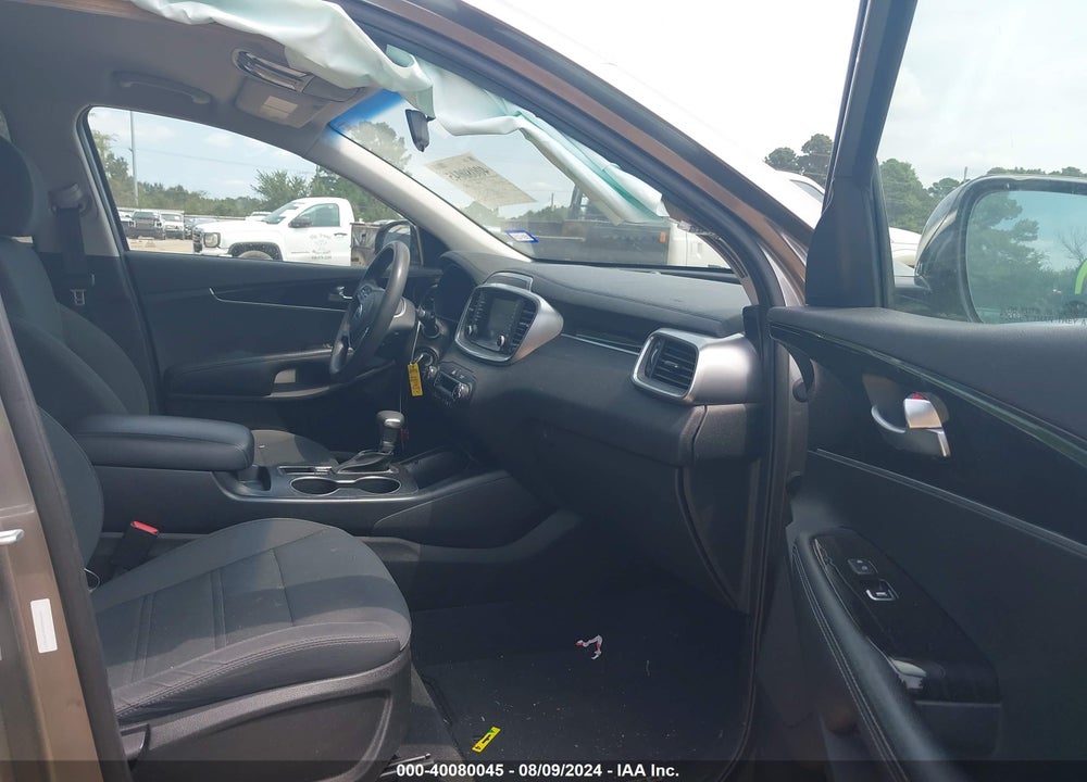 2019 KIA SORENTO 3.3L LX VIN: 5XYPG4A53KG492211