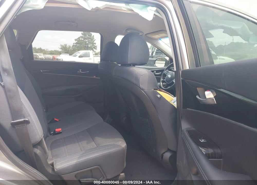 2019 KIA SORENTO 3.3L LX VIN: 5XYPG4A53KG492211