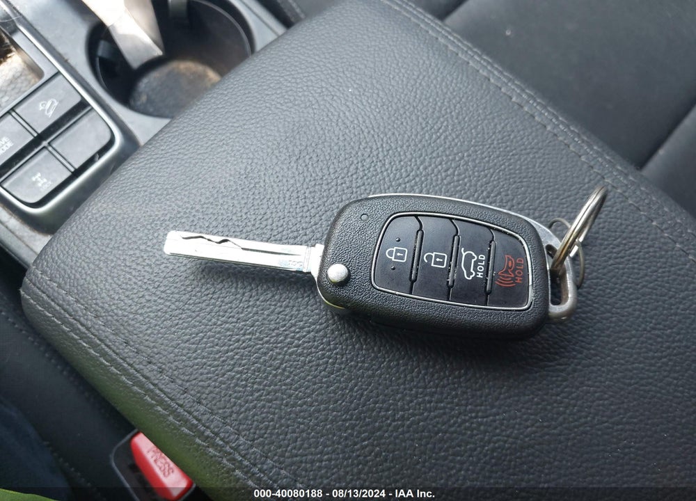 2017 HYUNDAI TUCSON SE VIN: KM8J3CA44HU472135