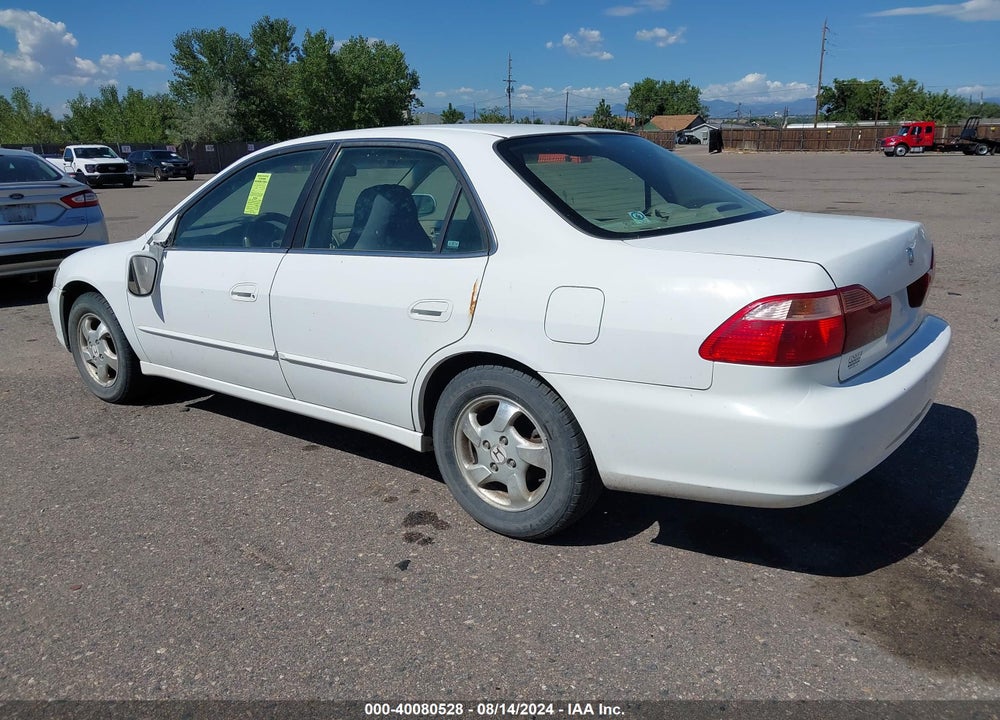 1999 HONDA ACCORD EX VIN: 1HGCG5557XA089260