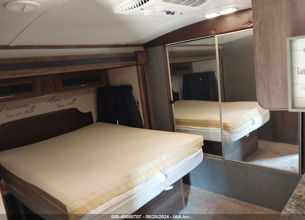 2016 KEYSTONE COUGAR 303 VIN: 4YDT30R24GV501279