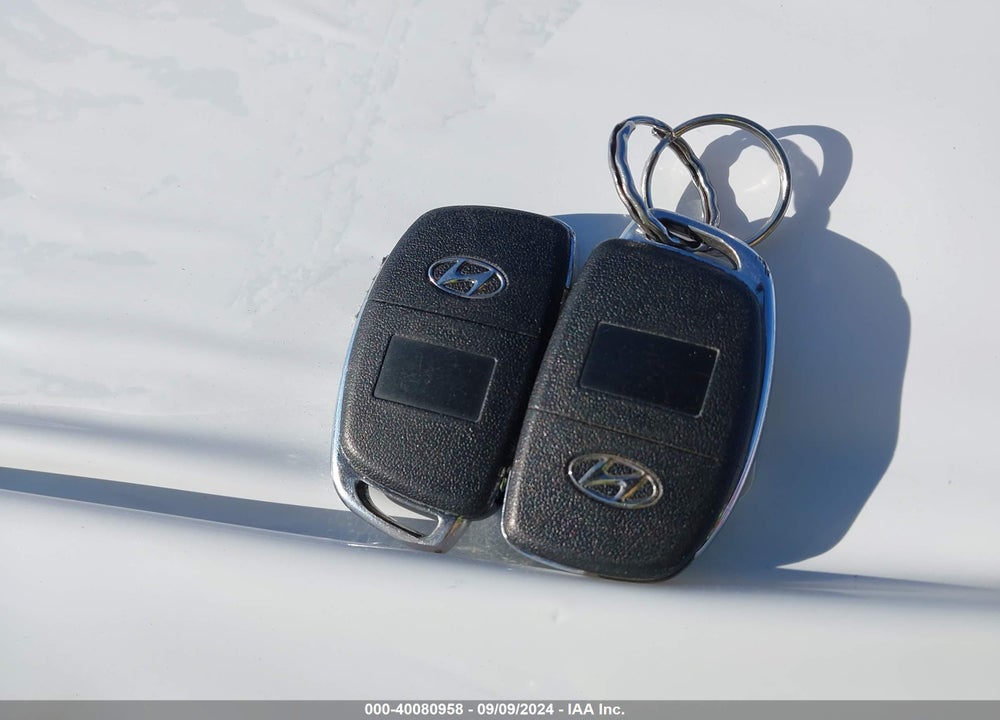 2016 HYUNDAI SONATA SE VIN: 5NPE24AF2GH333677