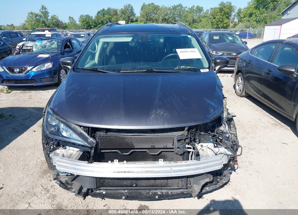 2018 CHRYSLER PACIFICA TOURING L VIN: 2C4RC1BG9JR275260