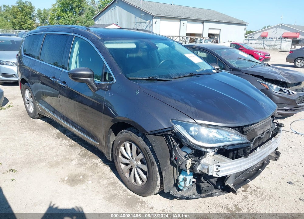 2018 CHRYSLER PACIFICA TOURING L VIN: 2C4RC1BG9JR275260